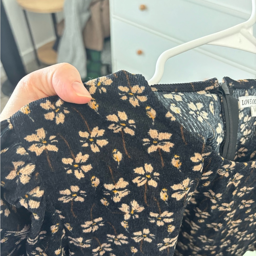 Chic Black Floral Midi Dress - Picture 6 of 6